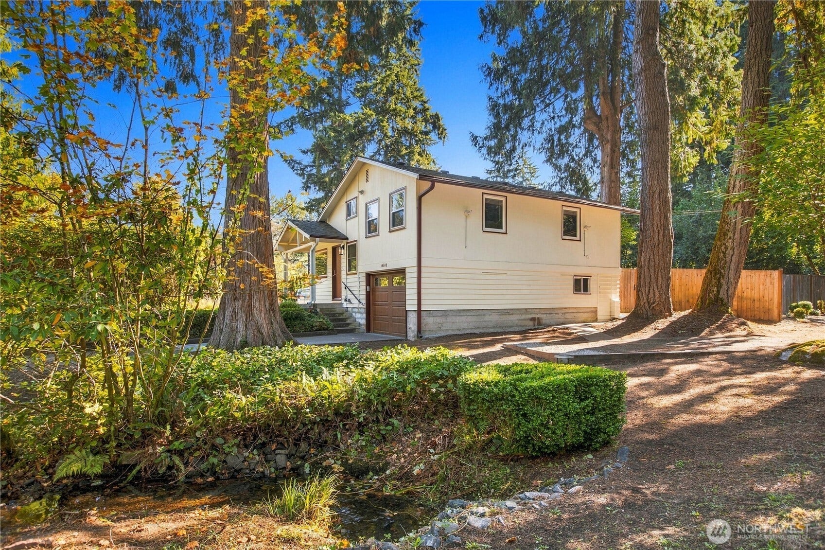 18709 Ballinger Way NE, Lake Forest Park, WA 98155