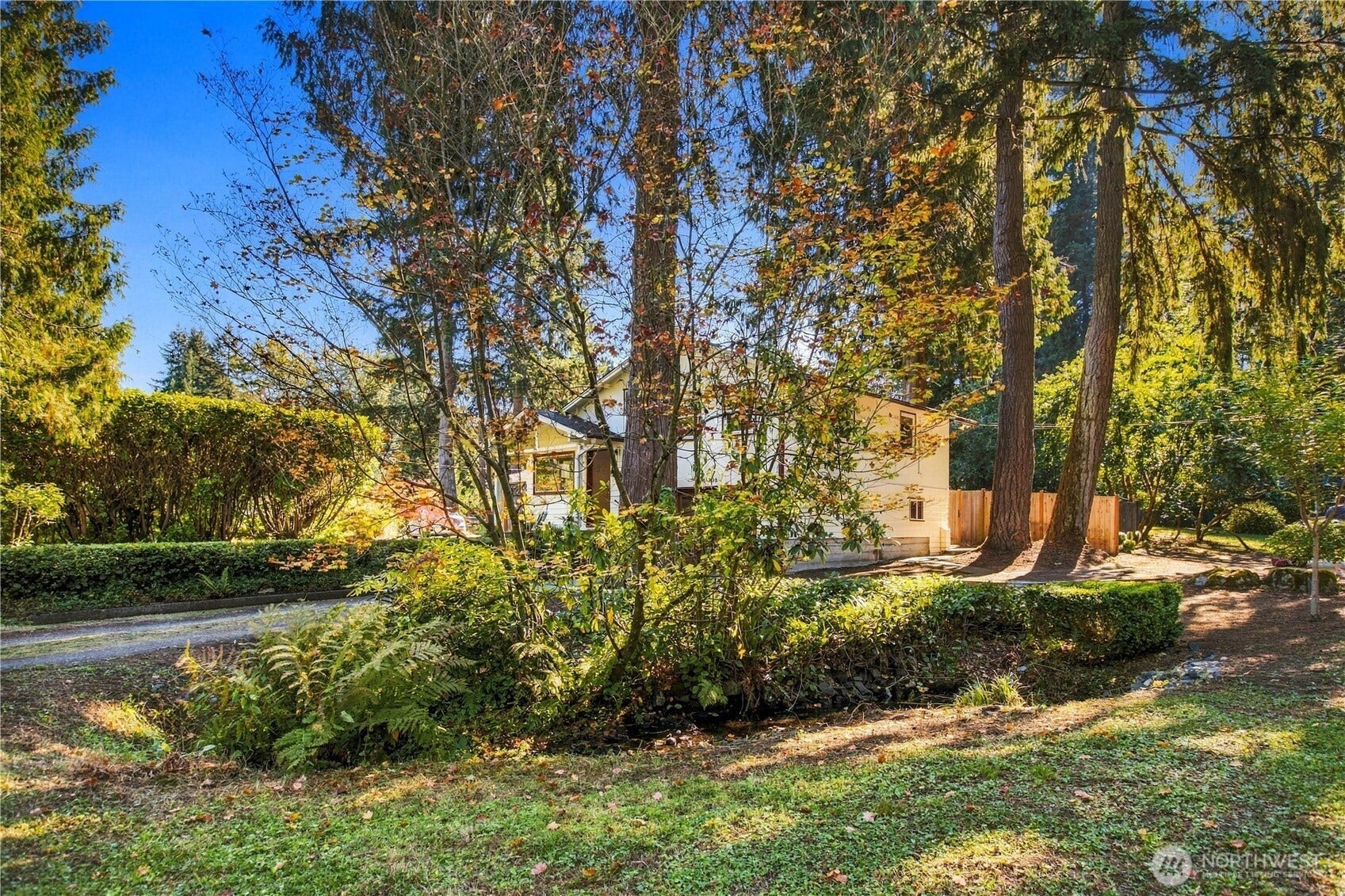 18709 Ballinger Way NE, Lake Forest Park, WA 98155