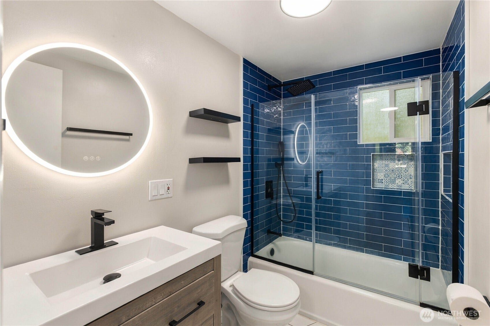 18709 Ballinger Way NE, Lake Forest Park, WA 98155