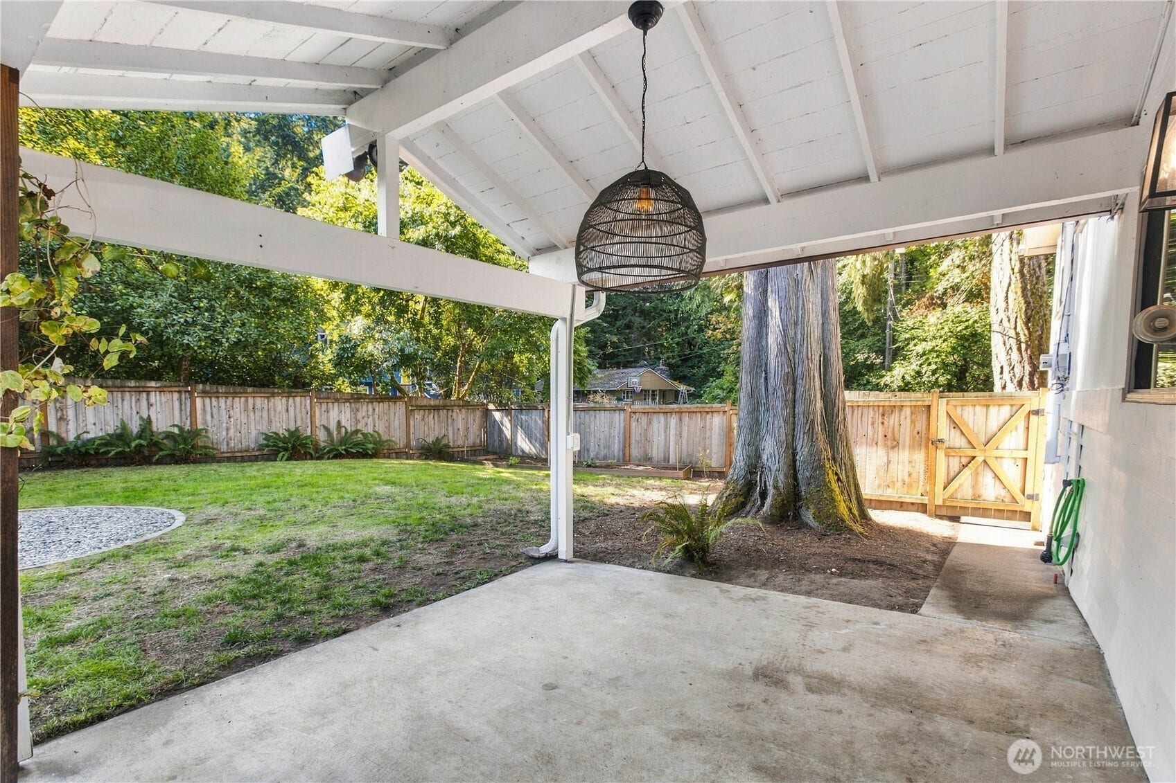 18709 Ballinger Way NE, Lake Forest Park, WA 98155