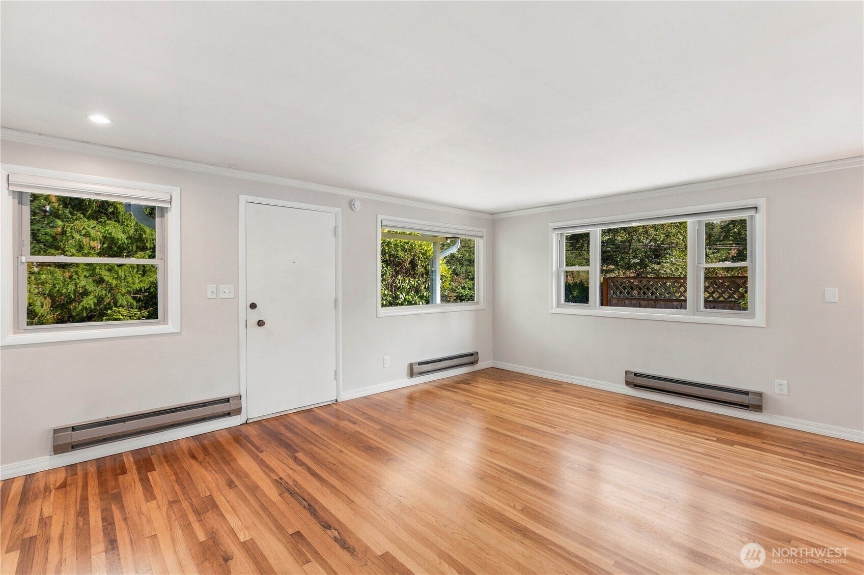 18709 Ballinger Way NE, Lake Forest Park, WA 98155