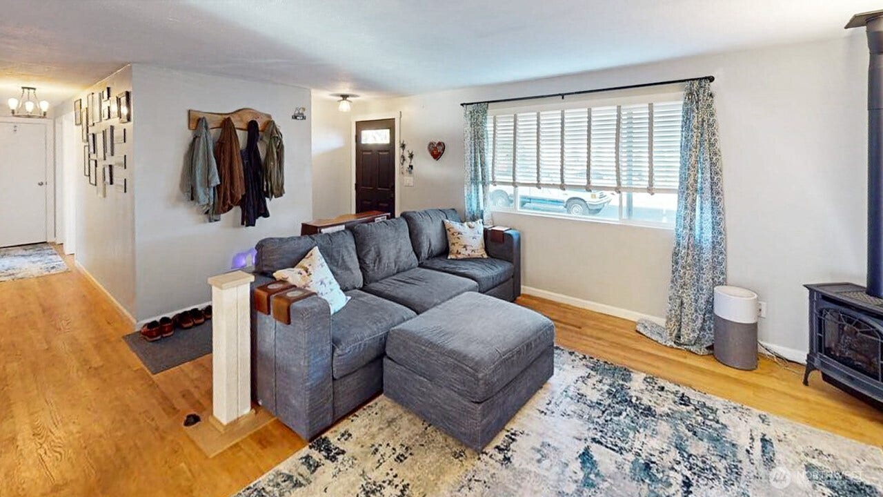 915 S 20th Street, Mount Vernon, WA 98274 915 S 20th Street, Mount Vernon, WA 98274
