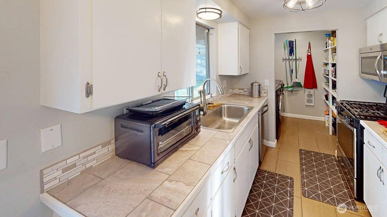 915 S 20th Street, Mount Vernon, WA 98274 915 S 20th Street, Mount Vernon, WA 98274