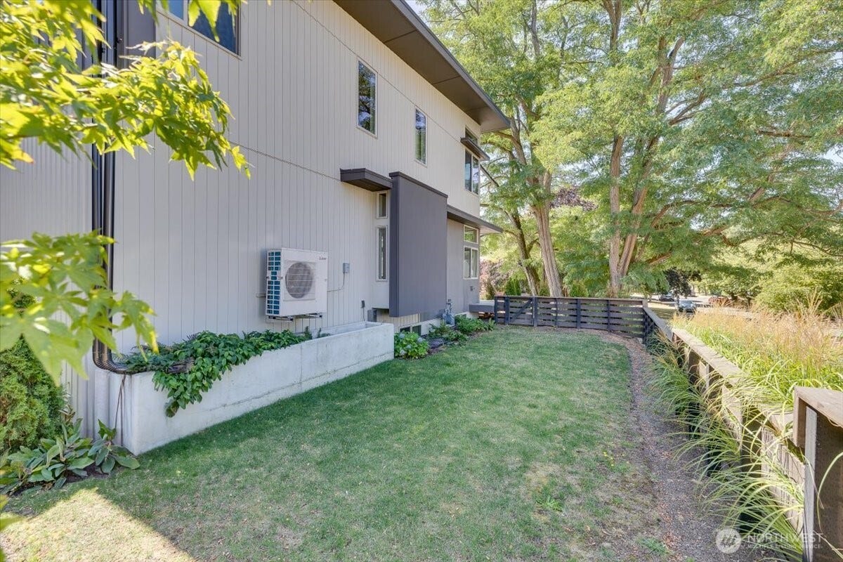 3454 33rd Avenue W, Seattle, WA 98199