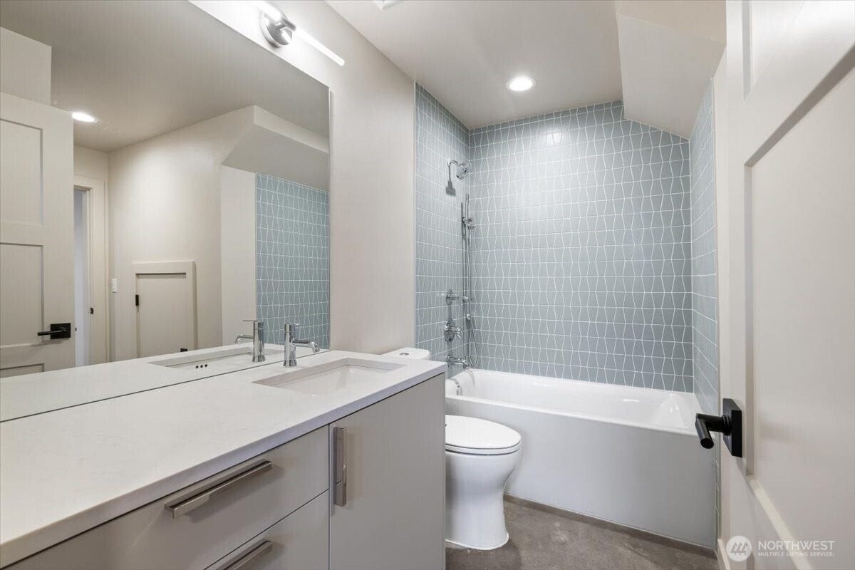 3454 33rd Avenue W, Seattle, WA 98199