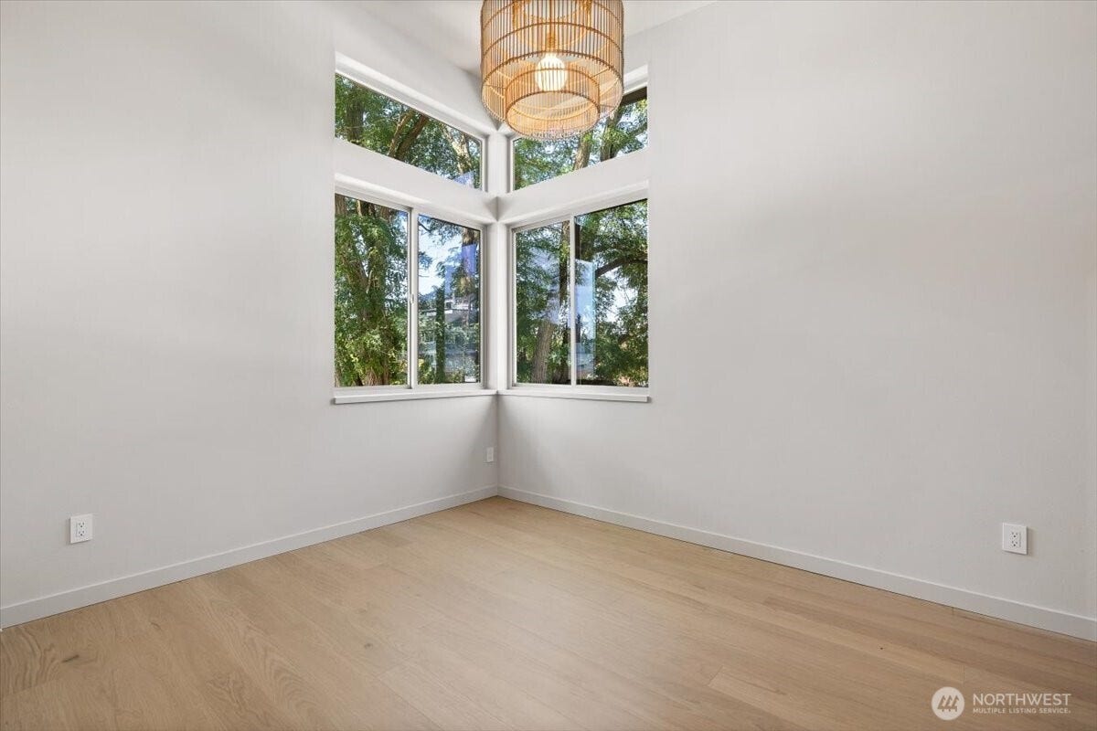 3454 33rd Avenue W, Seattle, WA 98199