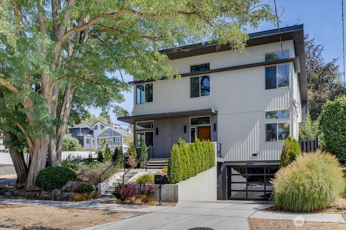3454 33rd Avenue W, Seattle, WA 98199