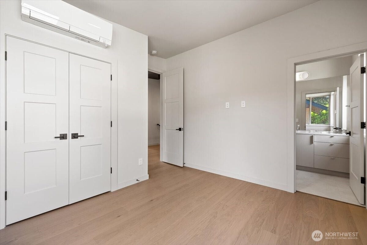 3454 33rd Avenue W, Seattle, WA 98199