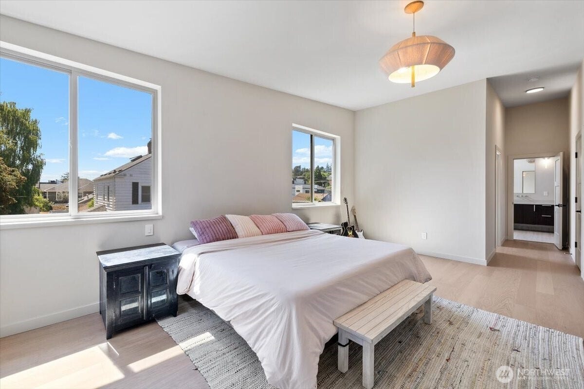 3454 33rd Avenue W, Seattle, WA 98199