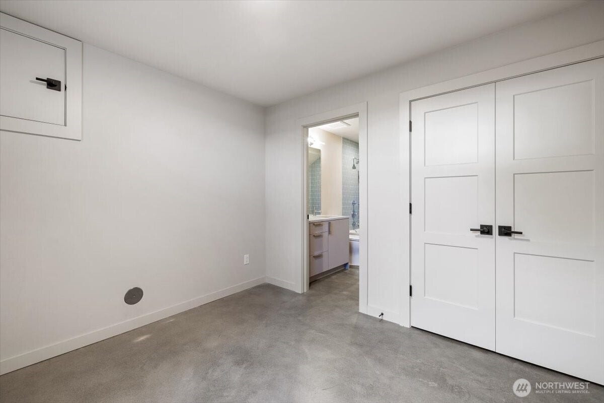 3454 33rd Avenue W, Seattle, WA 98199