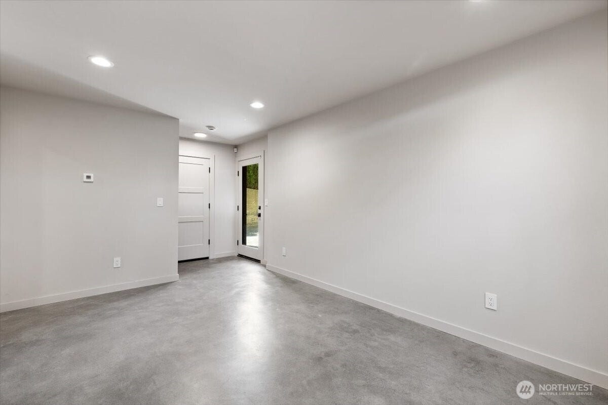 3454 33rd Avenue W, Seattle, WA 98199
