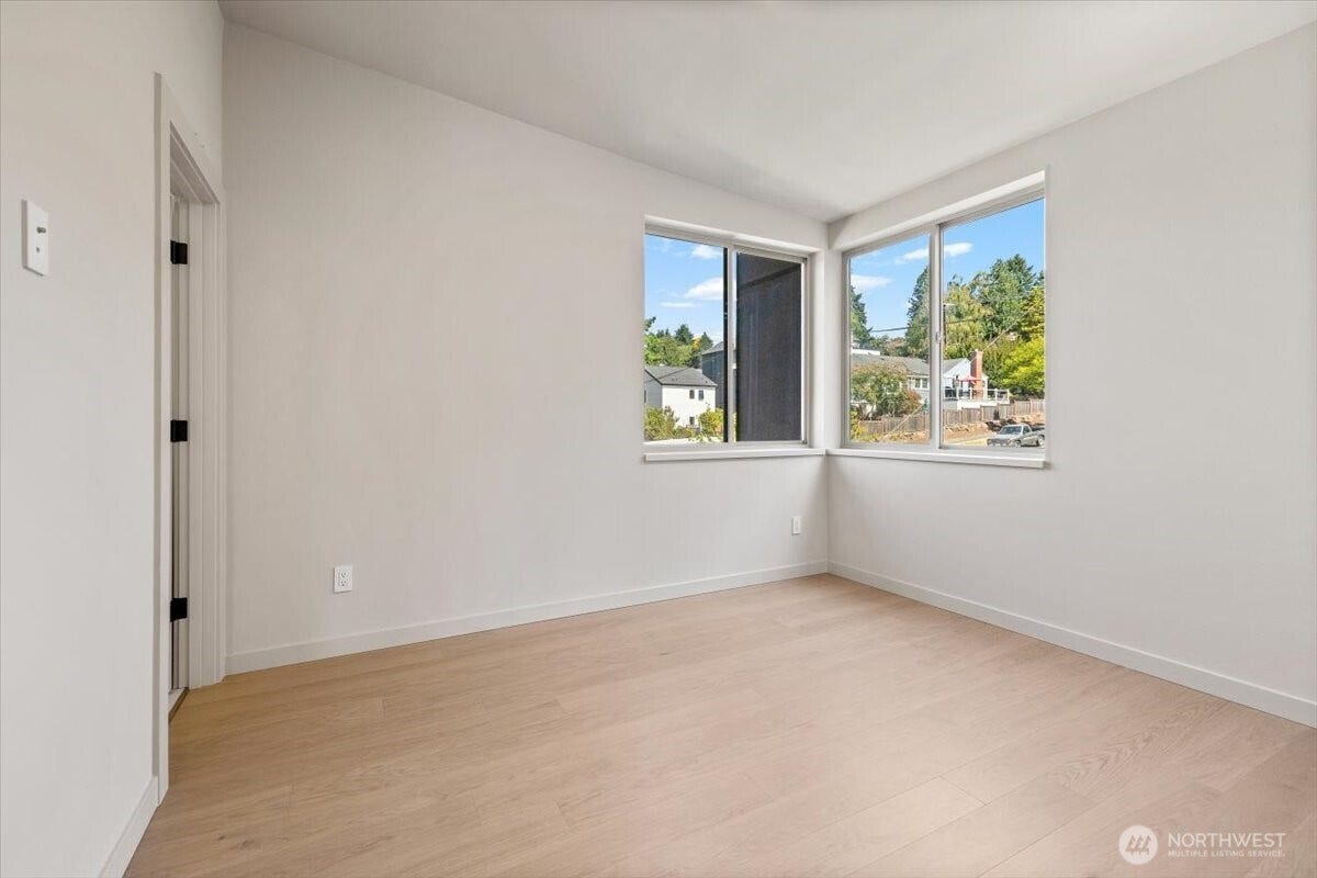 3454 33rd Avenue W, Seattle, WA 98199
