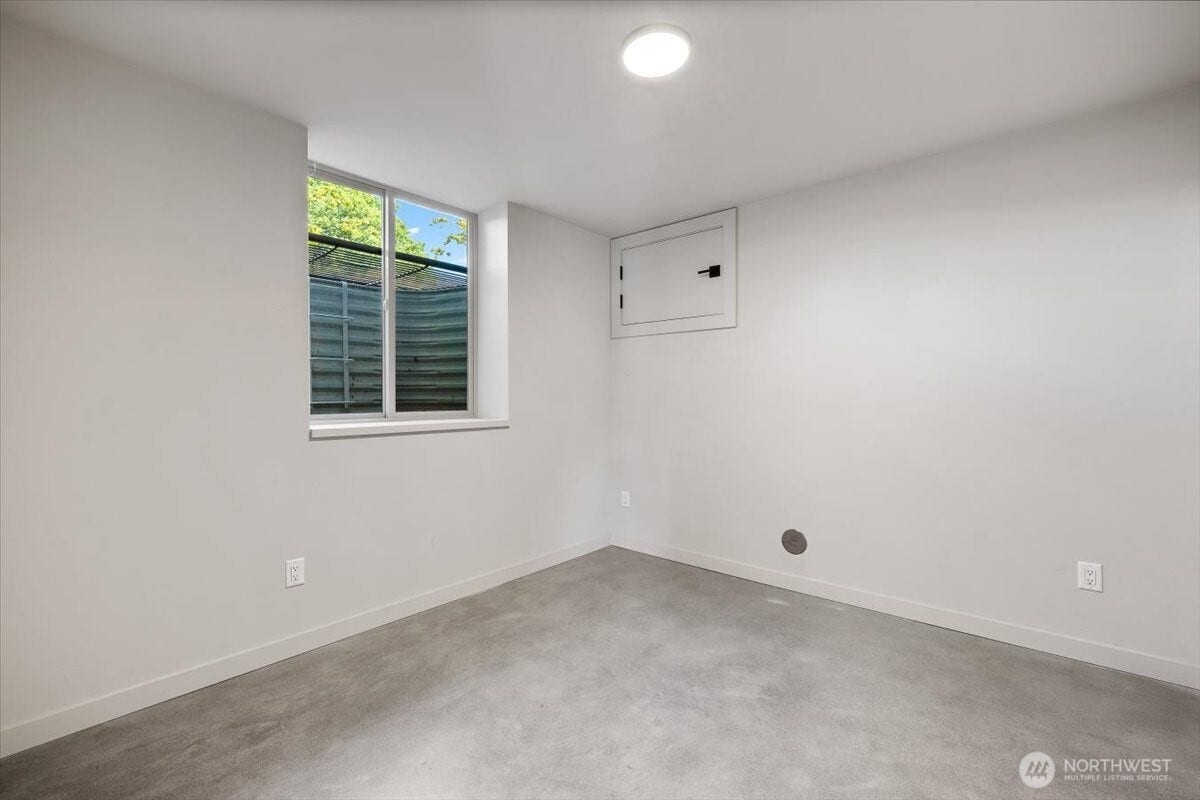 3454 33rd Avenue W, Seattle, WA 98199