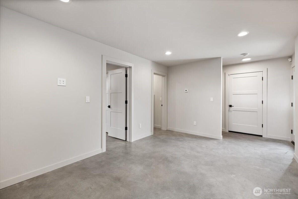 3454 33rd Avenue W, Seattle, WA 98199