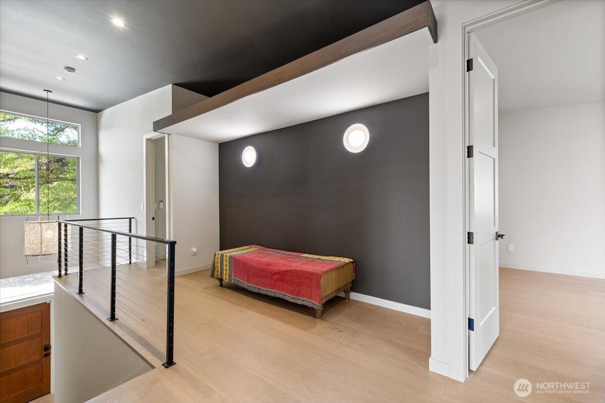 3454 33rd Avenue W, Seattle, WA 98199