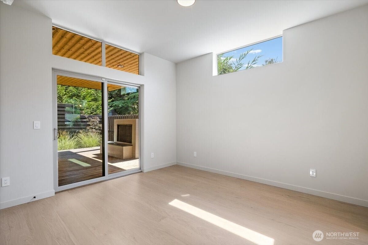 3454 33rd Avenue W, Seattle, WA 98199