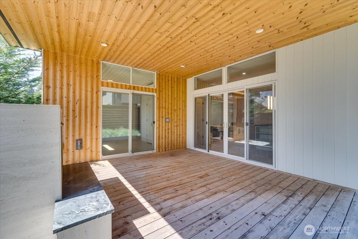 3454 33rd Avenue W, Seattle, WA 98199