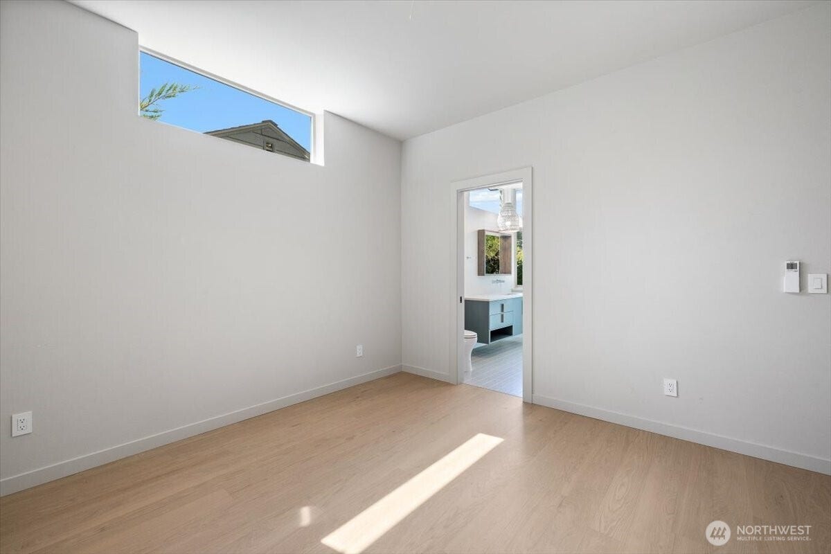 3454 33rd Avenue W, Seattle, WA 98199