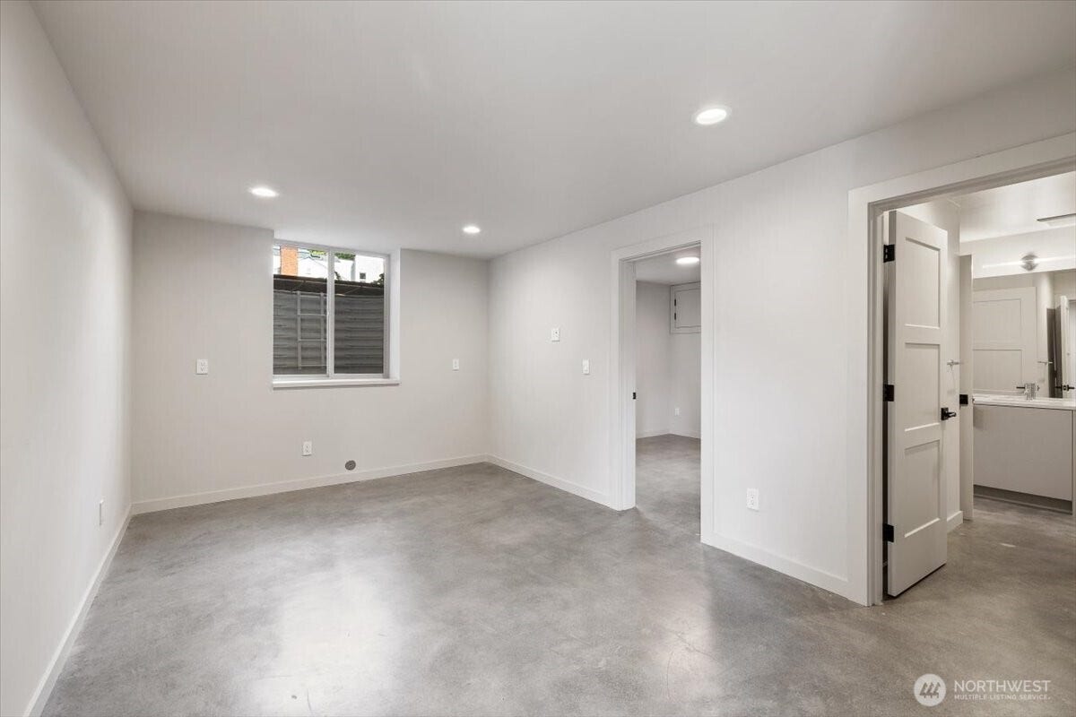3454 33rd Avenue W, Seattle, WA 98199