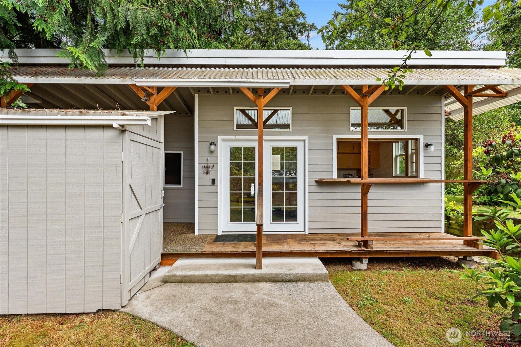 3 outbuildings with separate panel. Work from home? Hobbies? Woodworking? Home gym?