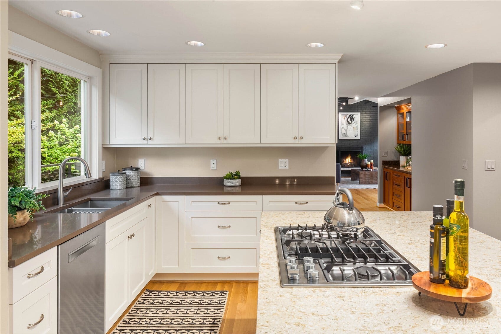 7803 89th Place SE, Mercer Island, WA 98040 7803 89th Place SE, Mercer Island, WA 98040