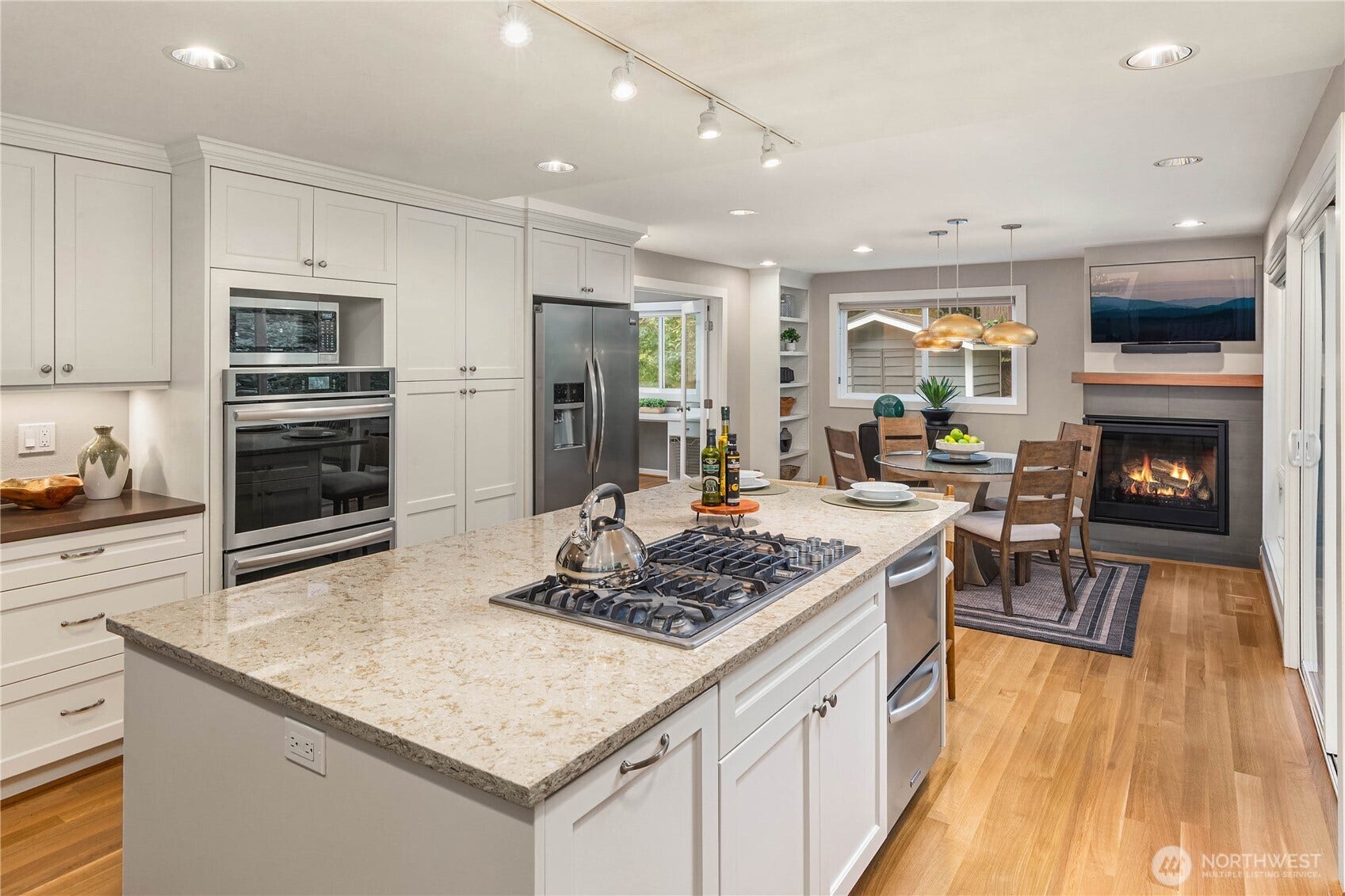 7803 89th Place SE, Mercer Island, WA 98040 7803 89th Place SE, Mercer Island, WA 98040
