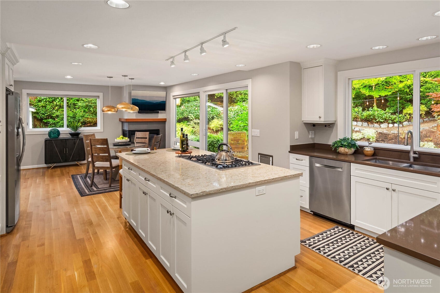 7803 89th Place SE, Mercer Island, WA 98040 7803 89th Place SE, Mercer Island, WA 98040
