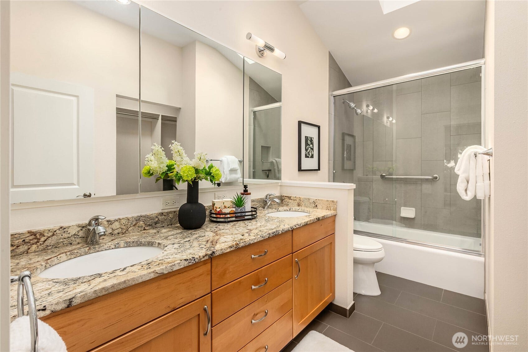 7803 89th Place SE, Mercer Island, WA 98040 7803 89th Place SE, Mercer Island, WA 98040