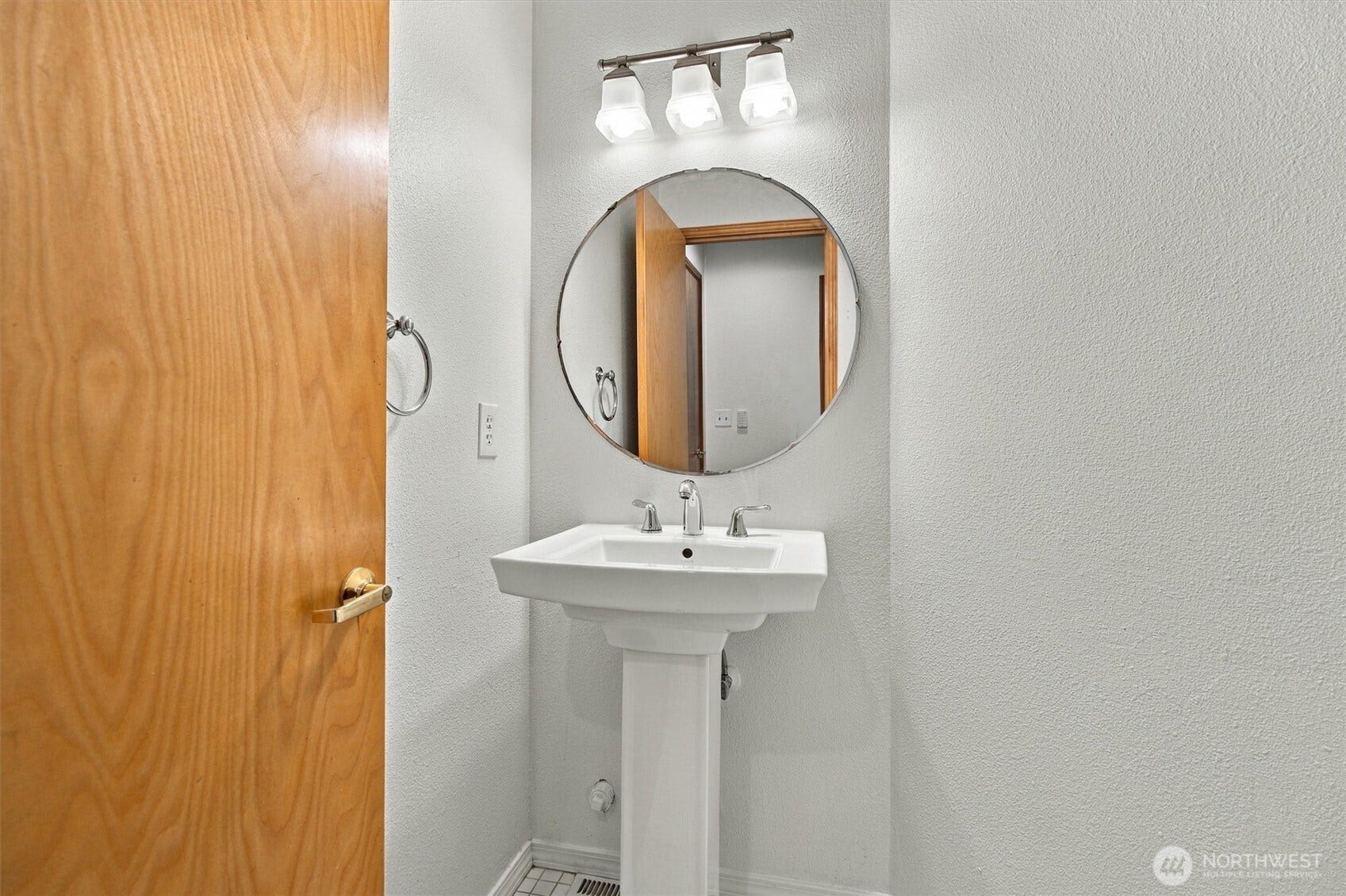 130 85th Avenue SE, Lake Stevens, WA 98258 Main floor half bath