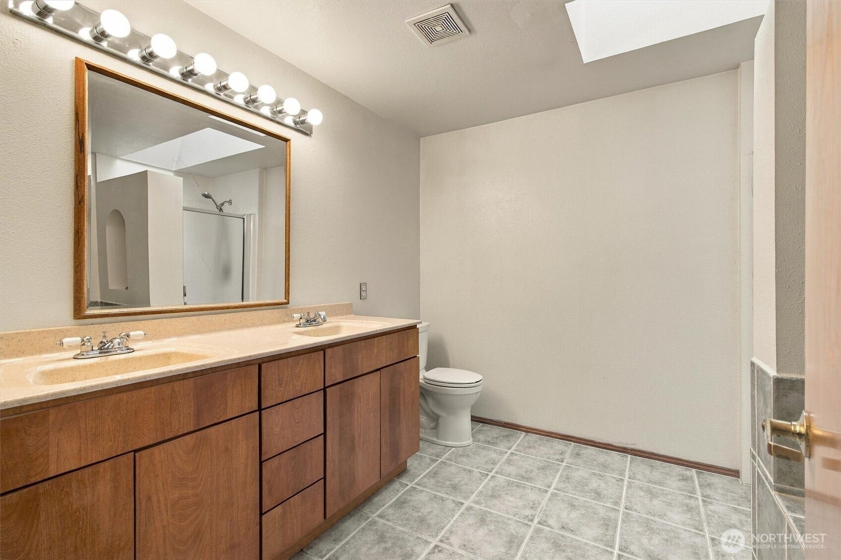 130 85th Avenue SE, Lake Stevens, WA 98258 Primary Bath