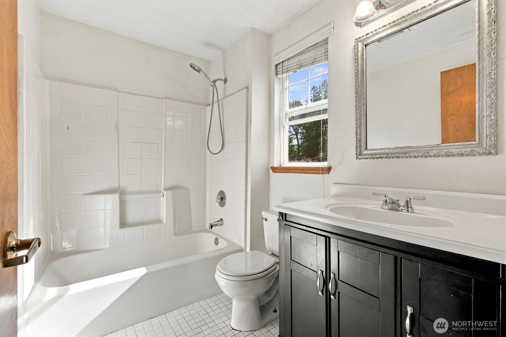 130 85th Avenue SE, Lake Stevens, WA 98258 2nd Floor full bath