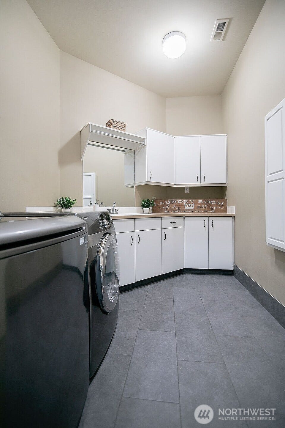 3558 Chinook Street, Longview, WA 98632 3558 Chinook Street, Longview, WA 98632