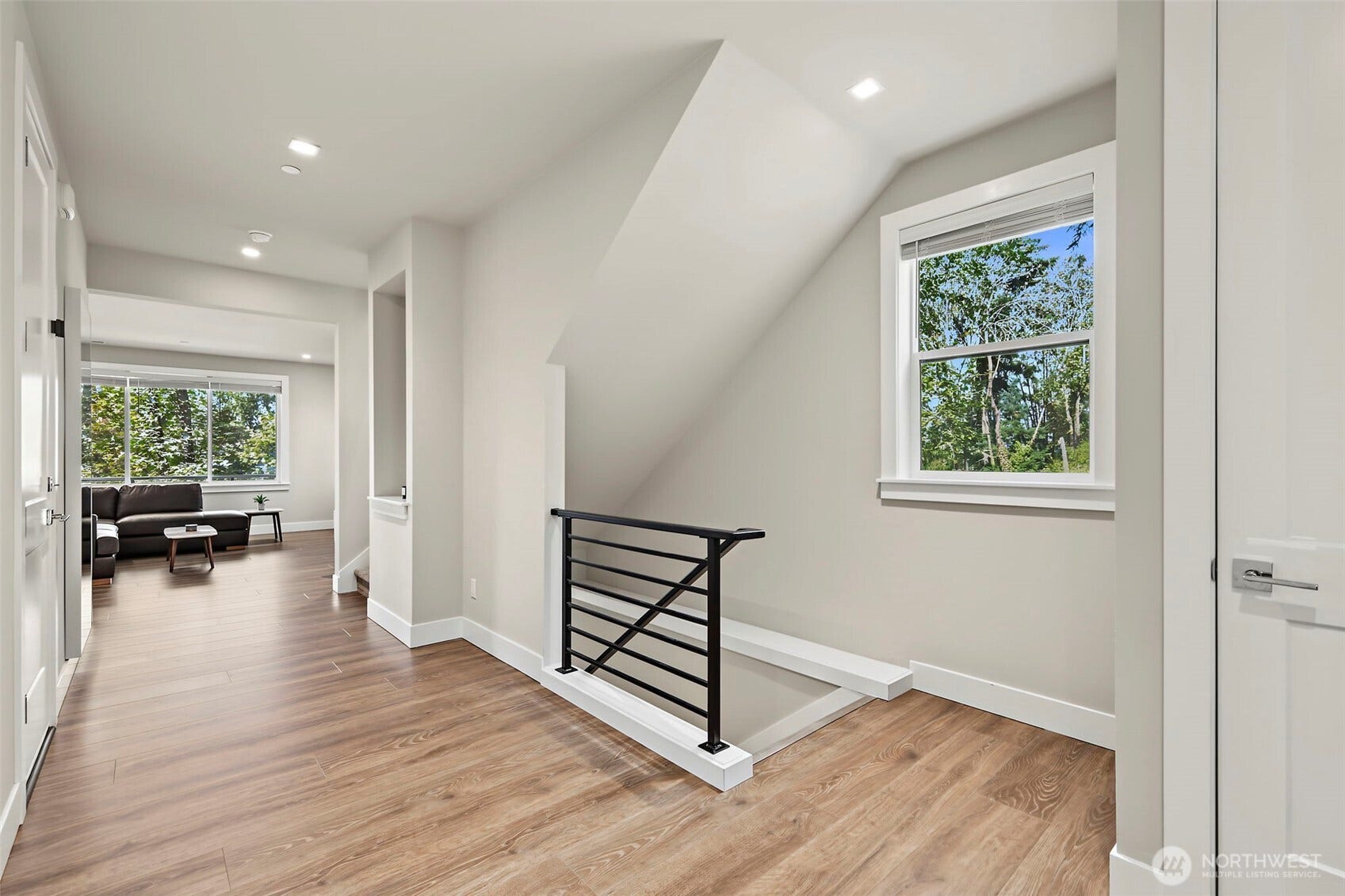 11030 SE 60th Lane, Bellevue, WA 98006 Entry, downst