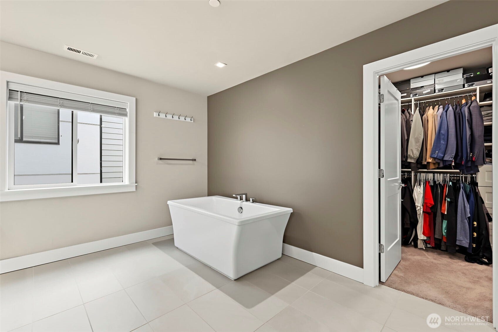 11030 SE 60th Lane, Bellevue, WA 98006 11030 SE 60th Lane, Bellevue, WA 98006