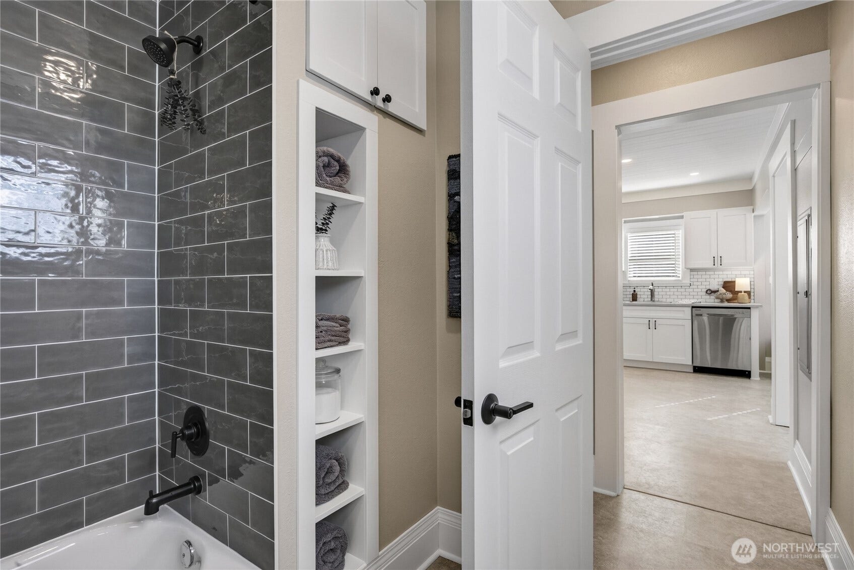 2320 McDougall Avenue, Everett, WA 98201