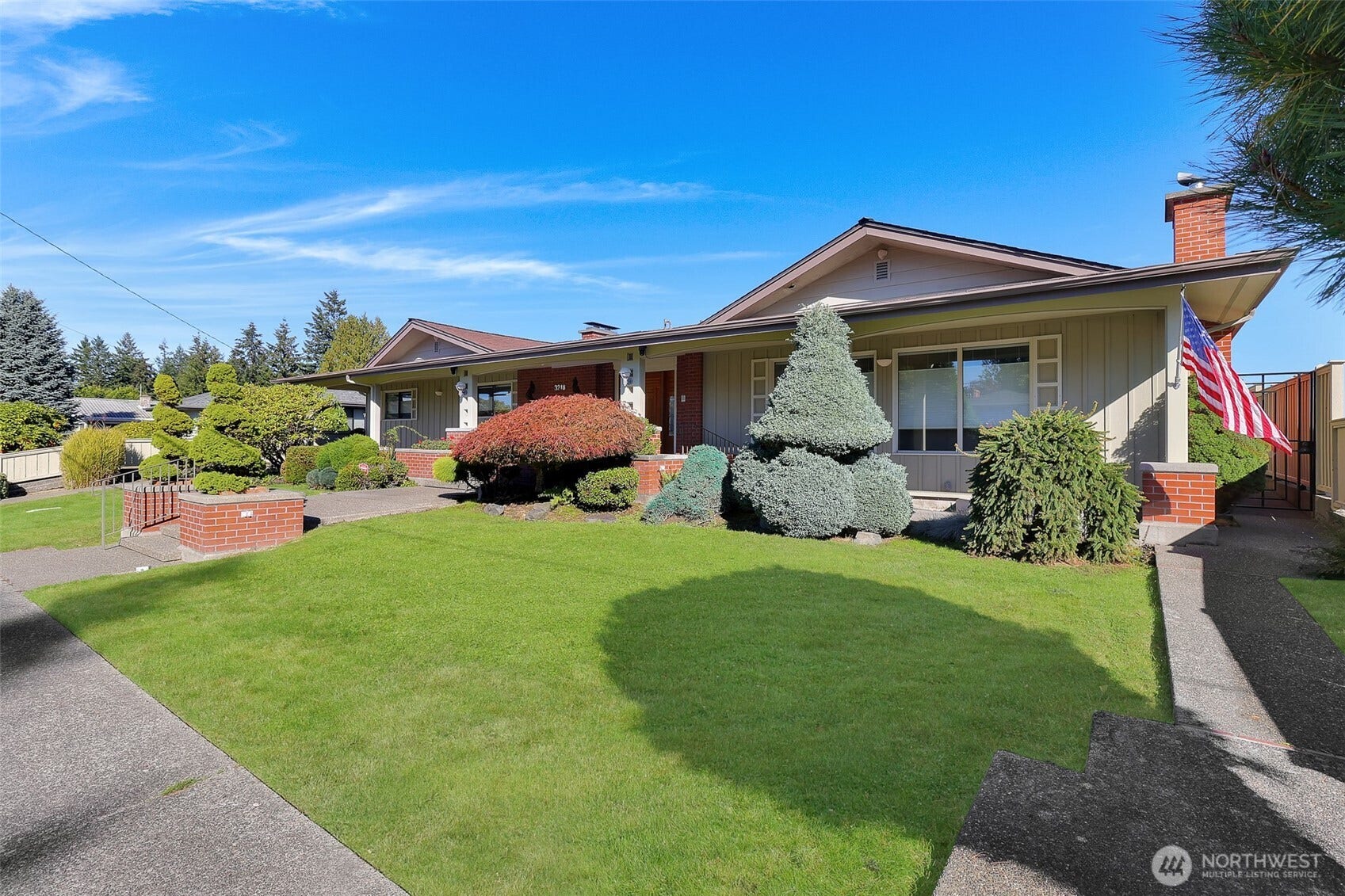 Front with gated side alley access on both sides