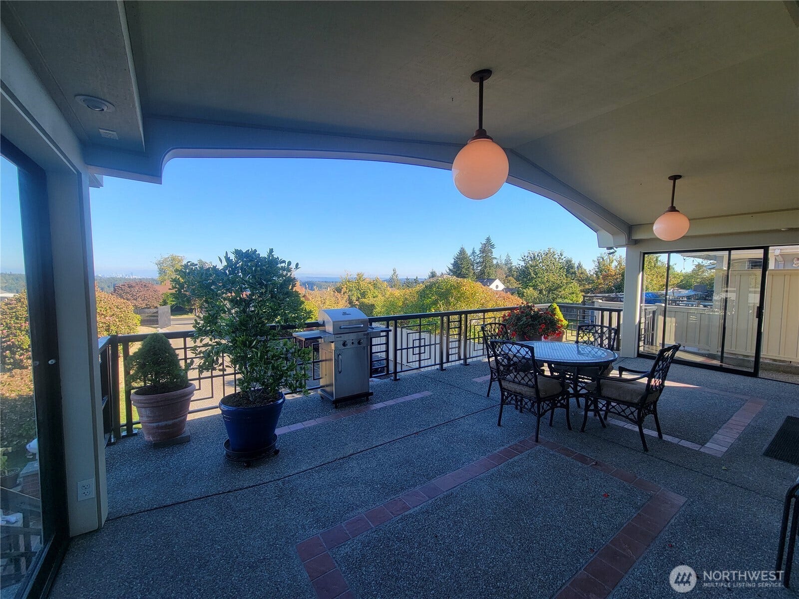 Cover & Enclosed View Deck