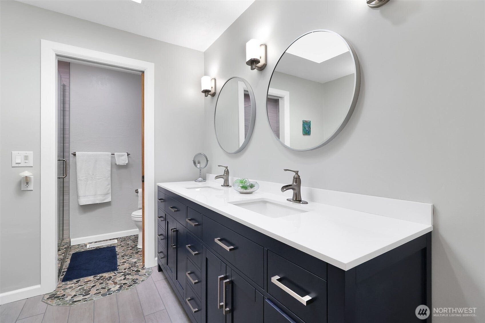 Bath 1 - Main Floor