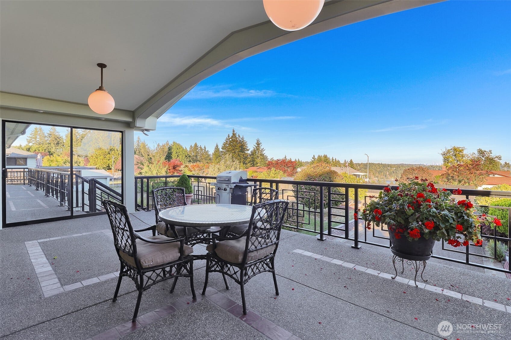 Cover & Enclosed View Deck