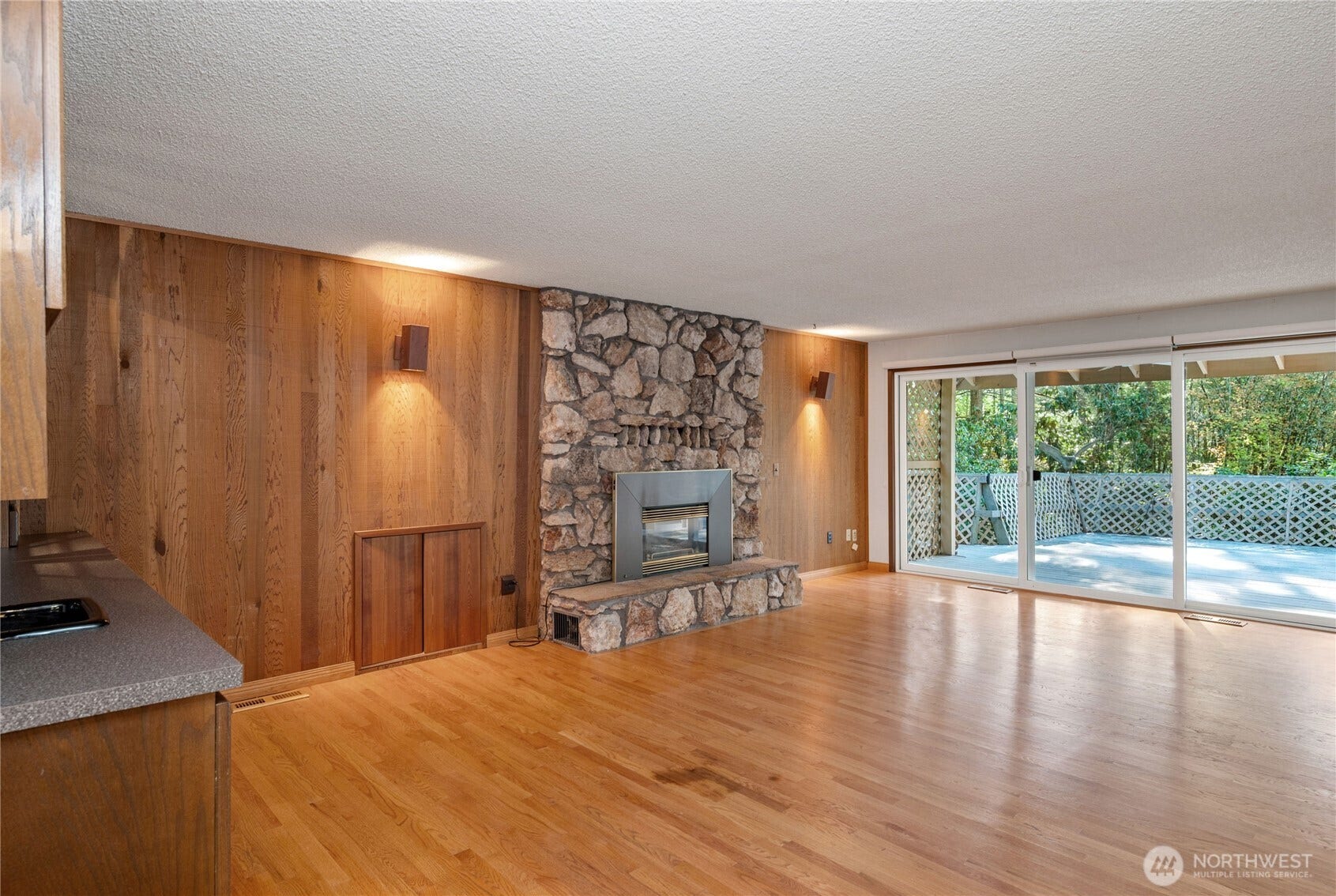 5628 139th Street NW, Gig Harbor, WA 98332 70s statement hearth and sliders to deck