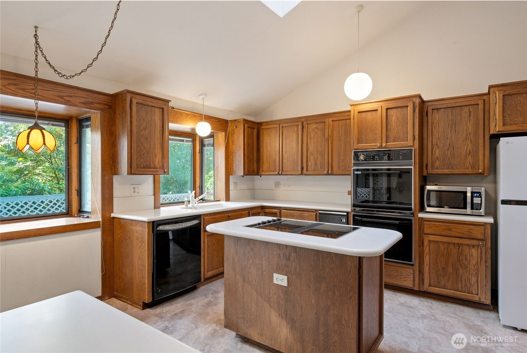 5628 139th Street NW, Gig Harbor, WA 98332 dine-in kitchen with door to expansive deck