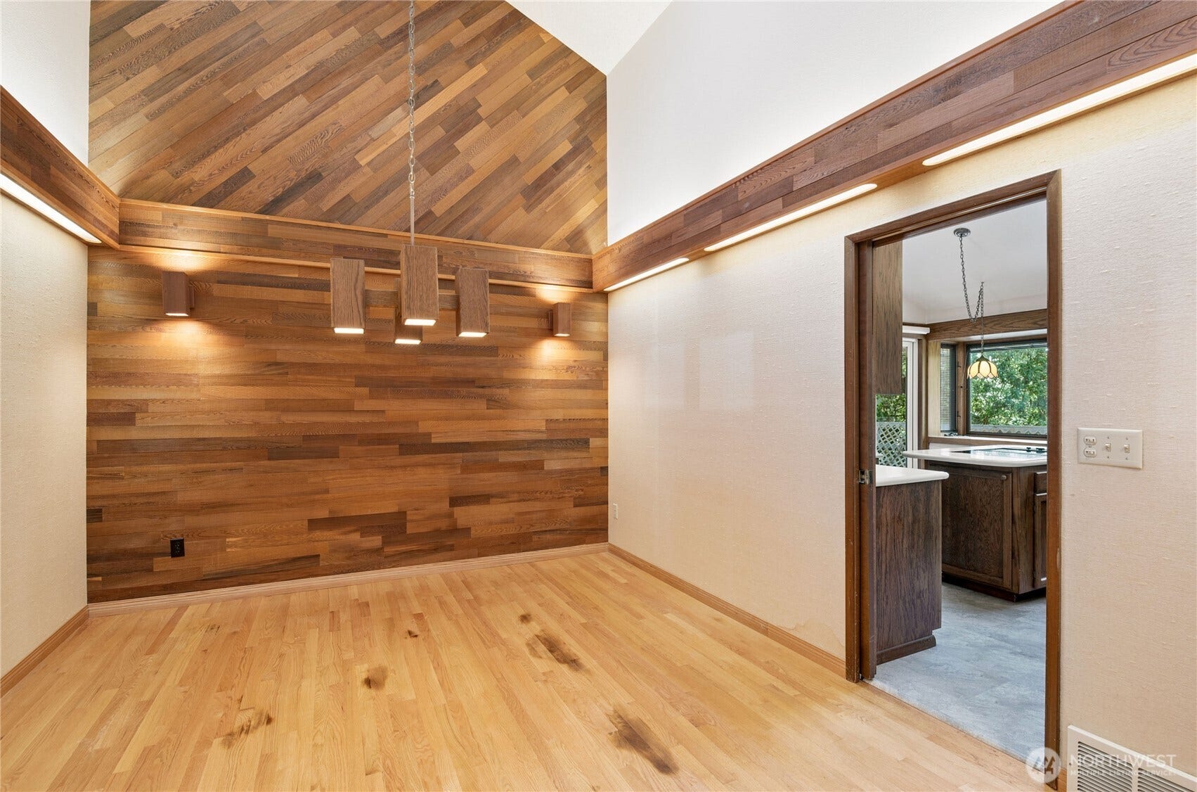5628 139th Street NW, Gig Harbor, WA 98332 double-height dining