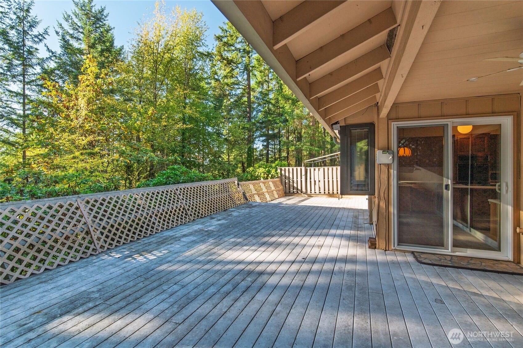 5628 139th Street NW, Gig Harbor, WA 98332 expansive deck
