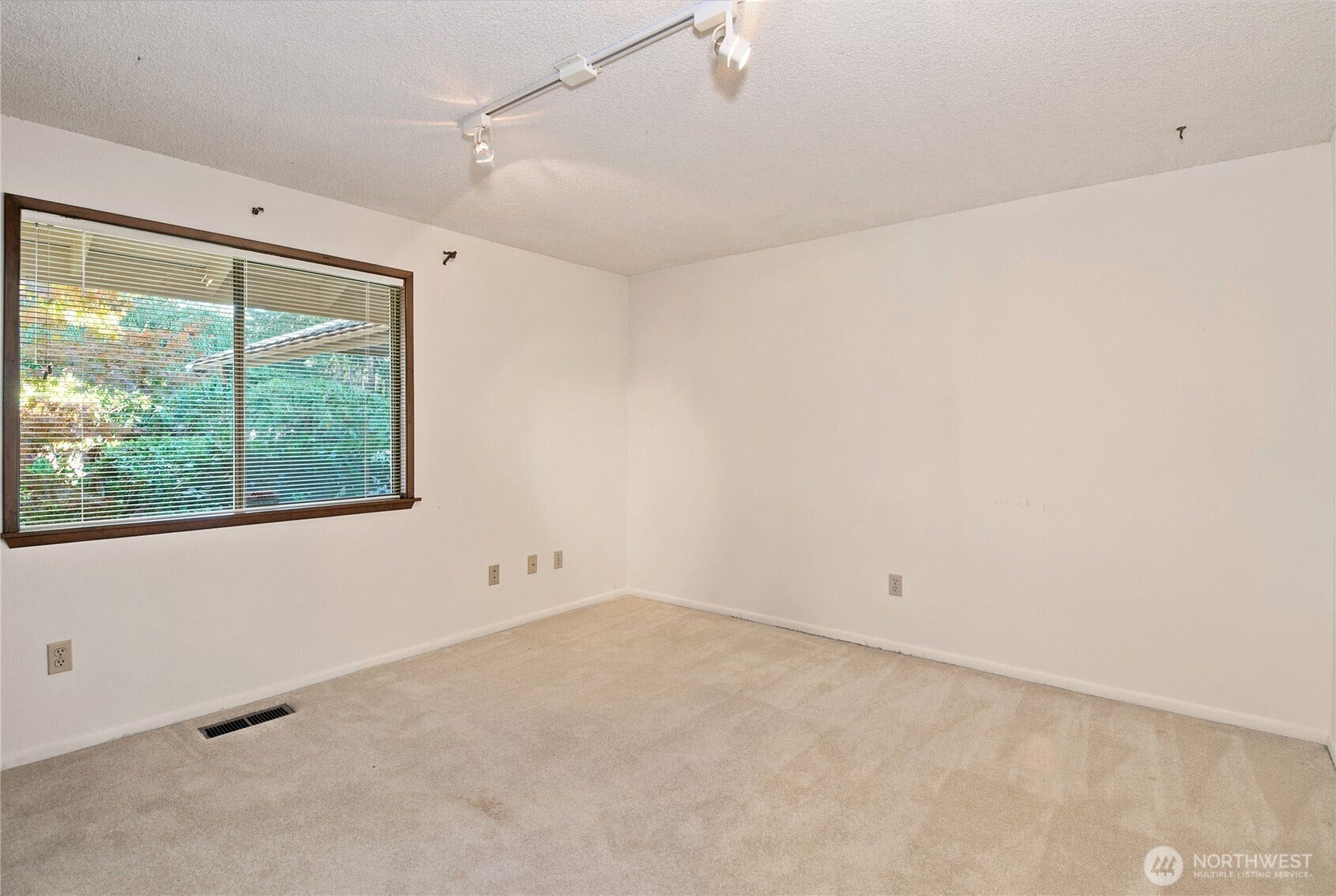 5628 139th Street NW, Gig Harbor, WA 98332 guest bedroom has one large closet