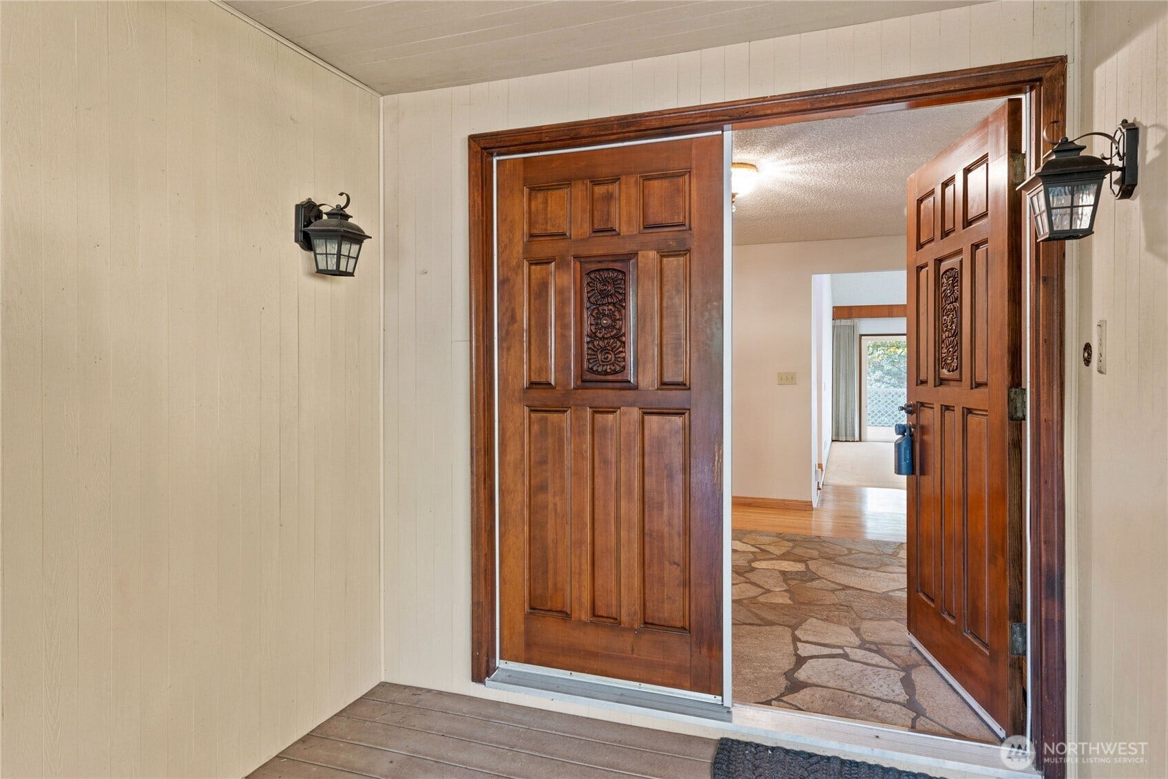 5628 139th Street NW, Gig Harbor, WA 98332 double-door covered entry