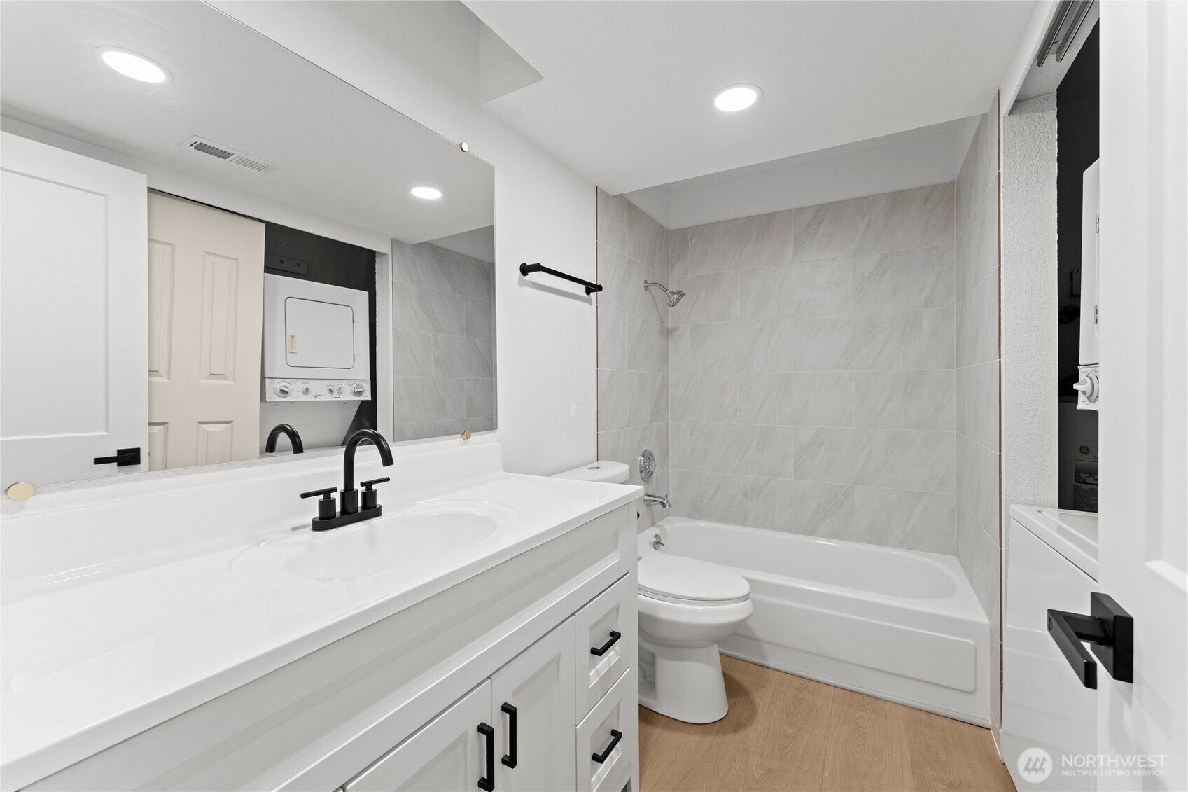 14020 Juanita Drive NE, #B3, Kirkland, WA 98034 14020 Juanita Drive NE, #B3, Kirkland, WA 98034