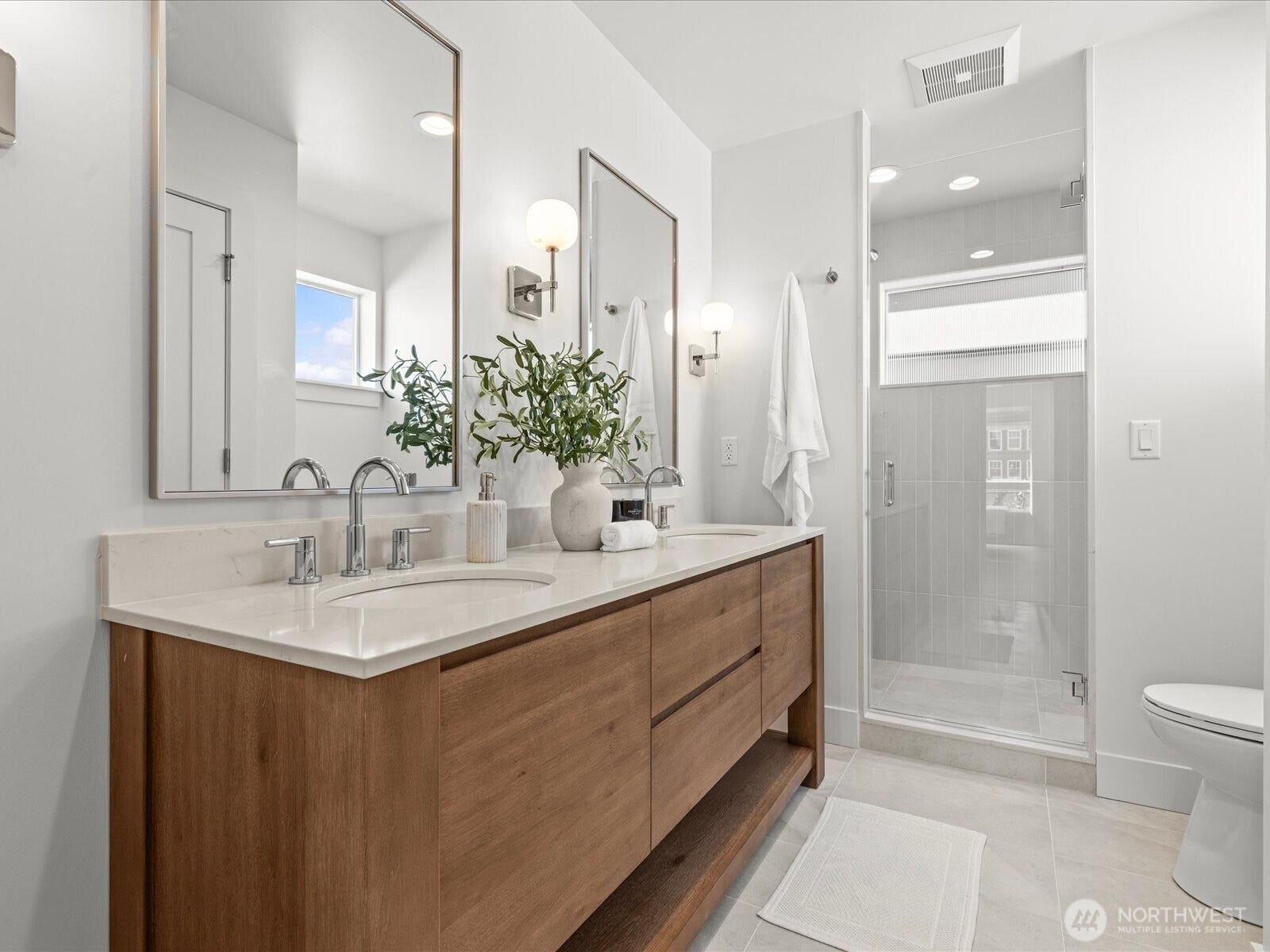4326 Woodlawn Avenue N, #A, Seattle, WA 98103 4326 Woodlawn Avenue N, #A, Seattle, WA 98103