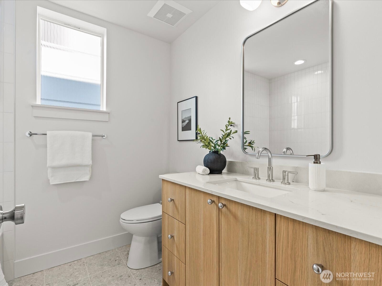 4326 Woodlawn Avenue N, #A, Seattle, WA 98103 4326 Woodlawn Avenue N, #A, Seattle, WA 98103