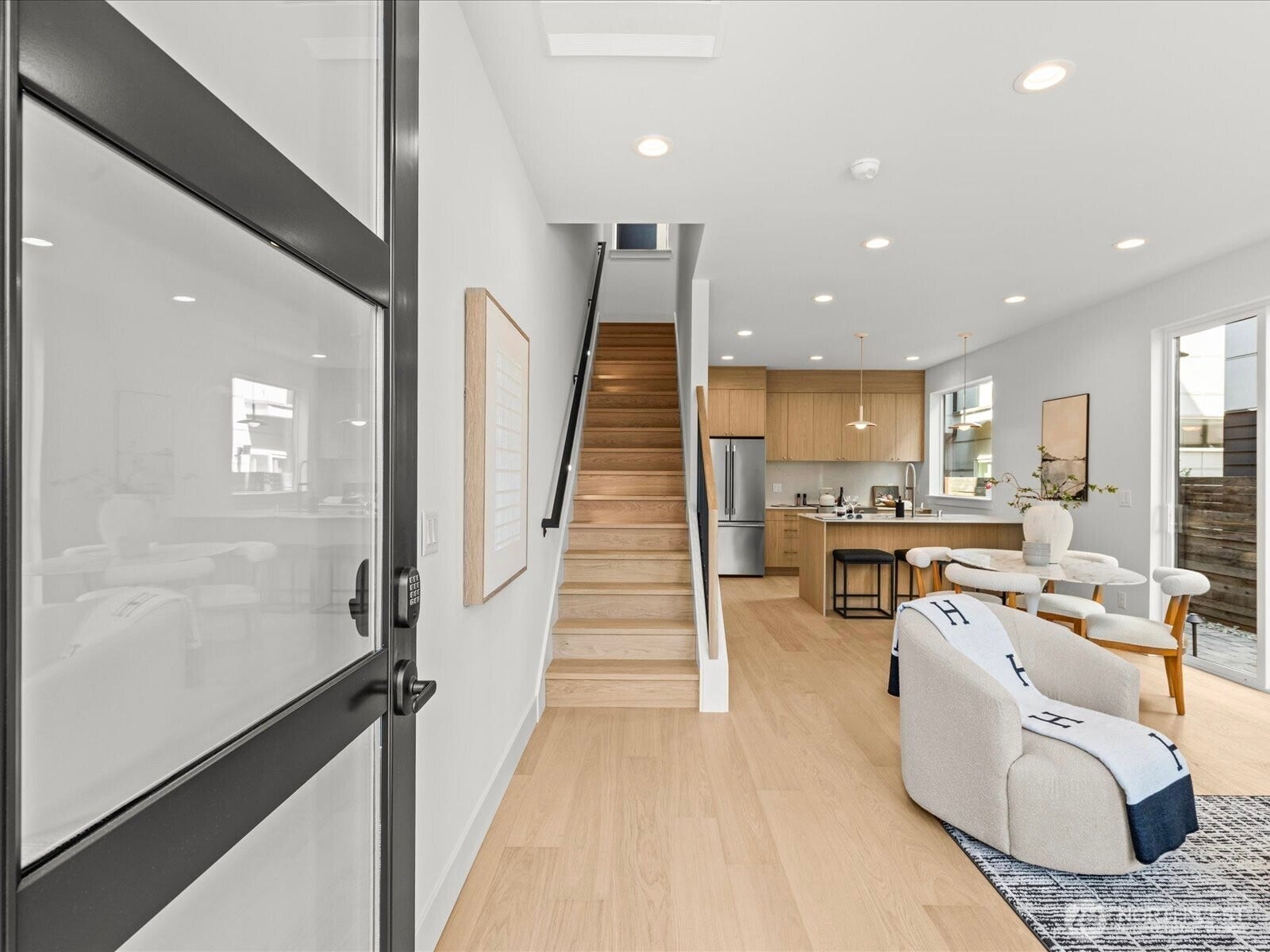 4326 Woodlawn Avenue N, #A, Seattle, WA 98103 Welcome to this south facing home!