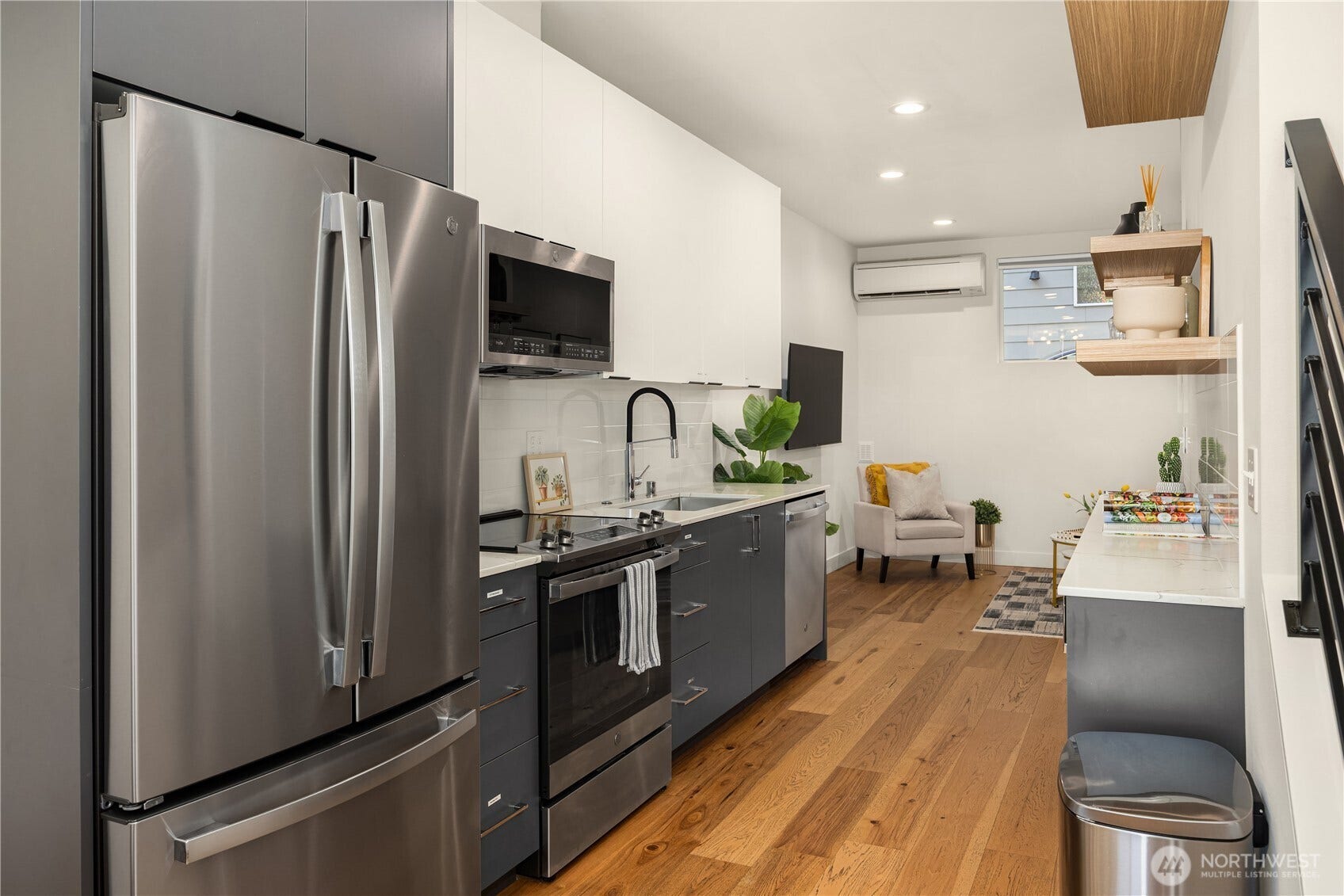 4515 Sunnyside Avenue N, #B, Seattle, WA 98103 4515 Sunnyside Avenue N, #B, Seattle, WA 98103